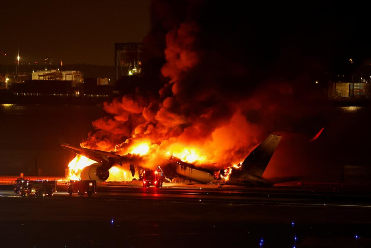 Avião pegando fogo