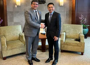 Rafael se reúne com ministro da Educação de Singapura