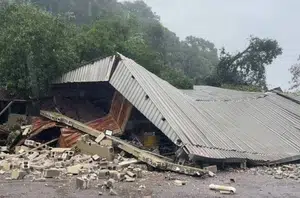 Deslizamento de terra em Caxias do Sul (RS) na Usina de asfalto neste domingo (12)(Prefeitura de Caxias do Sul/Andréia Copini)