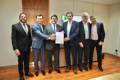 Rafael Fonteles, e ministro da Fazenda, Fernando Haddad, celebram contrato de investimentos junto ao Banco do Brasil