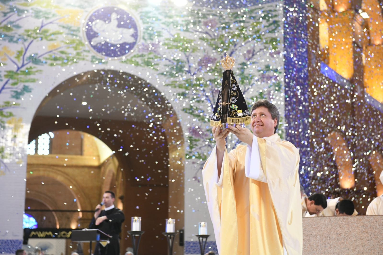 Bispo de Aparecida:  "... a direita é violenta, é injusta..."