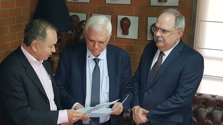 Secretários entregam mensagens na Alepi