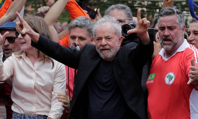 Livre, Lula dá um recado forte para o País