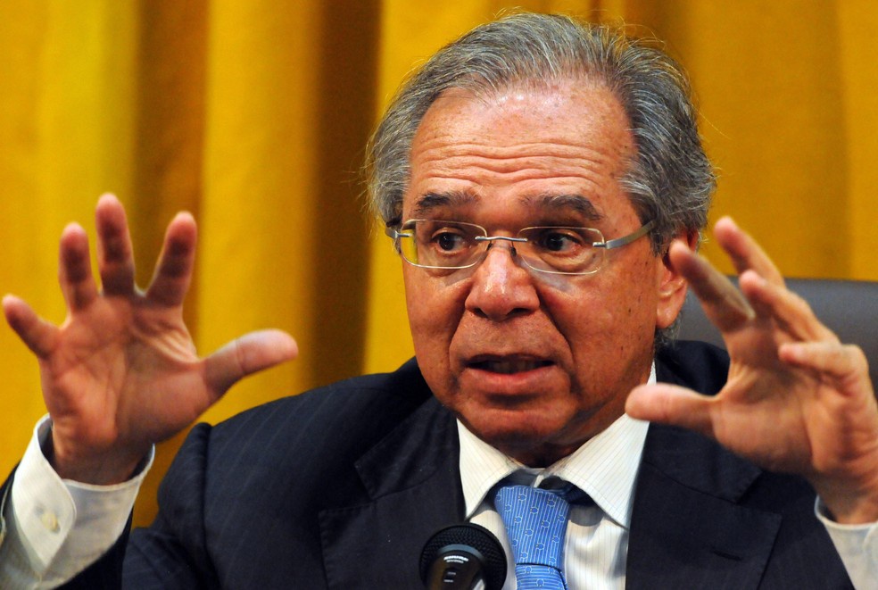 Paulo Guedes quer resolver economia com AI-5