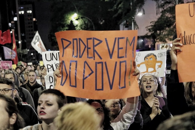 Bolsonaro promove o desmanche da universidade pública