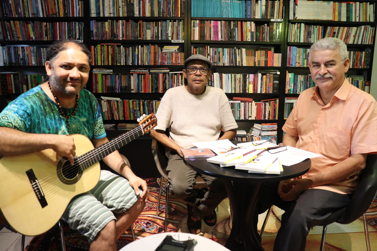 Piauí e Paraíba, viola e poesia