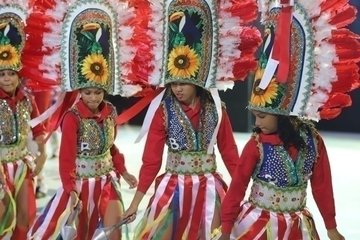 O Encontro de Folguedos do Piauí e a  espetacularização das tradições populares