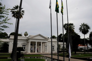 Governador Wellington Dias assina o decreto da promoção