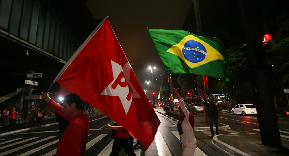 É hora do vermelho abrir espaço também para o verde e amarelo