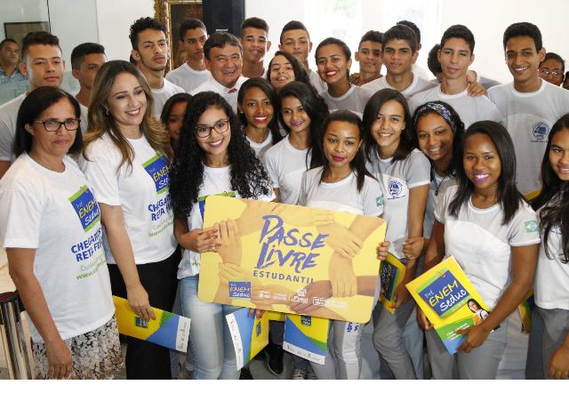 Seduc inicia entrega do Passe Livre Estudantil para alunos que farão Enem