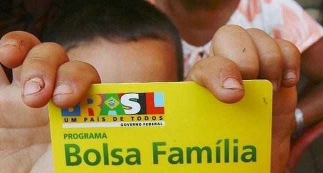 Bolsonaro usa Bolsa Família para fazer ajuste fiscal: é o pobre pagando a conta