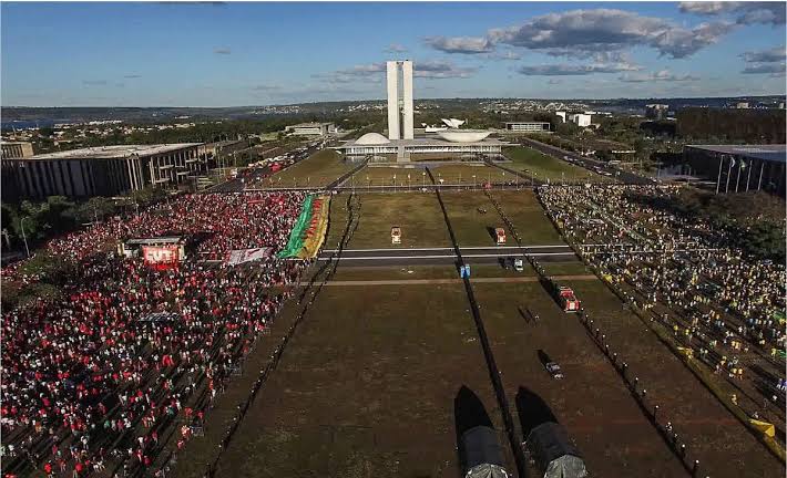 “Democracia” causa vertigem nos golpistas