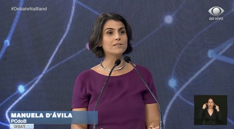 A candidata Manuela D'Ávila em um dos poucos debates que aconteceram no Brasil este ano, na Band