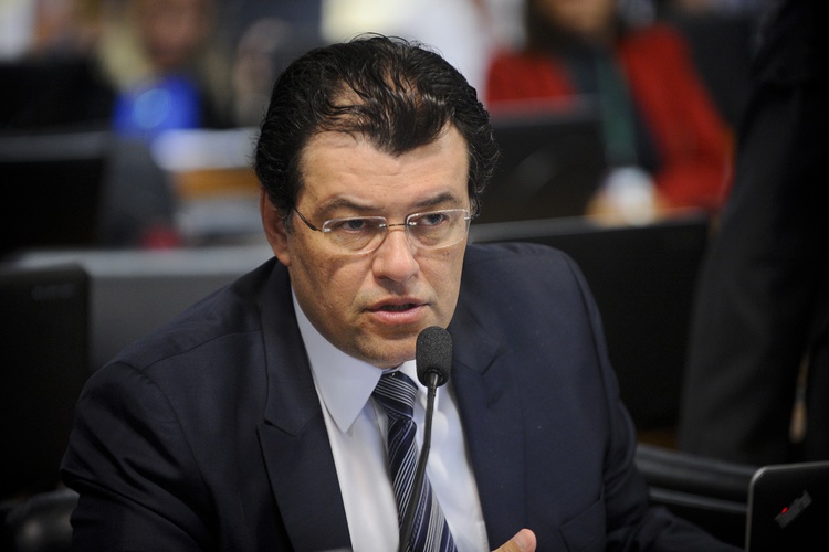 Eduardo Braga é líder do MDB no Senado