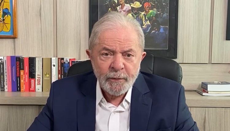 Lula defende impeachment de Bolsonaro por posição sobre vacina