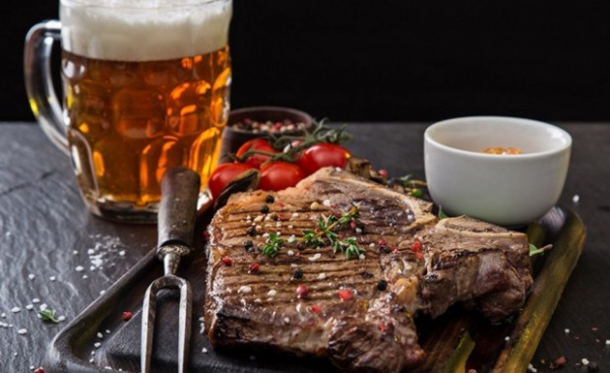 Falta dinheiro para tudo, menos para churrasco e cerveja "puro malte"