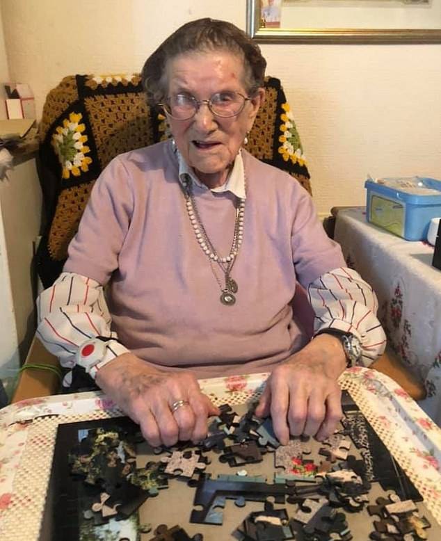 Nancy Stewart, 107 anos