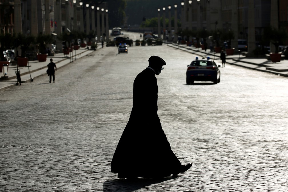 Vaticano confirma caso de Covid na residência onde vive Papa Francisco