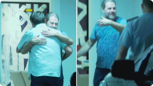 Toffoli abraça Bolsonaro
