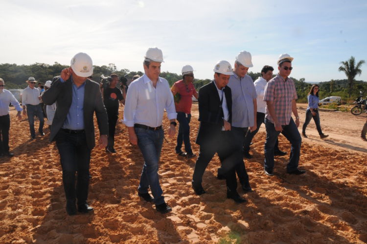 Wellington Dias e Ciro Nogueira visitando obras