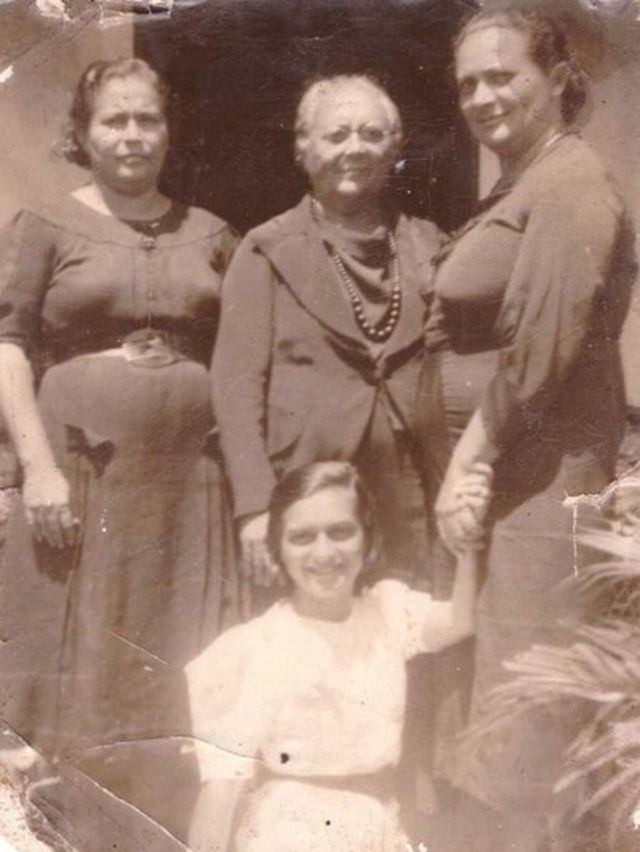 Alzira, à direita, com a sua mãe, Margarida, ao centro, a irmã, Osmídia, à esquerda, e irmã Ismênia, em baixo