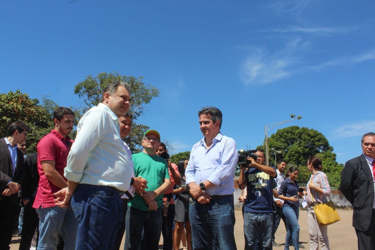 Ciro Nogueira visita obras da Nova Maternidade