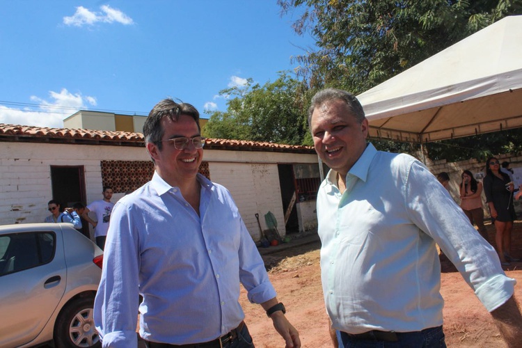 Ciro Nogueira visita obras da Nova Maternidade