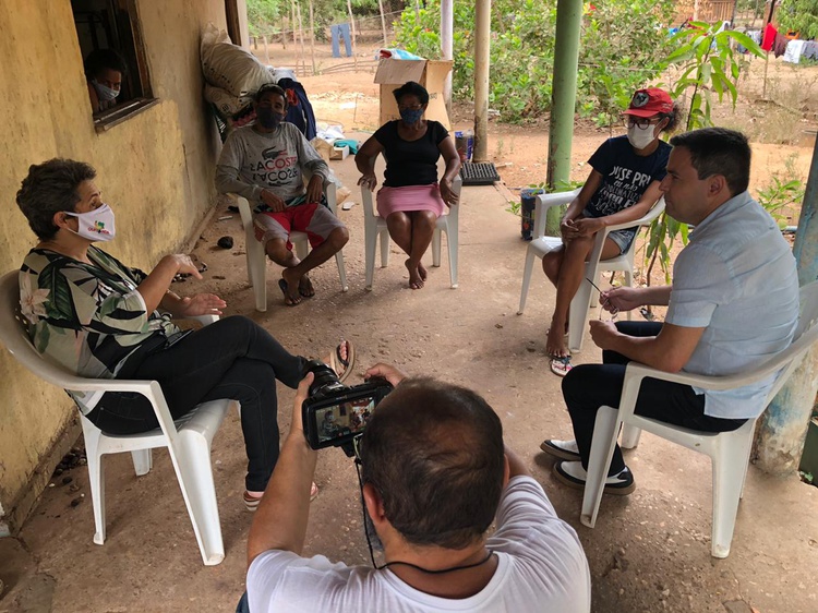 Fábio Novo, candidato do PT, visitando famílias da zona rural