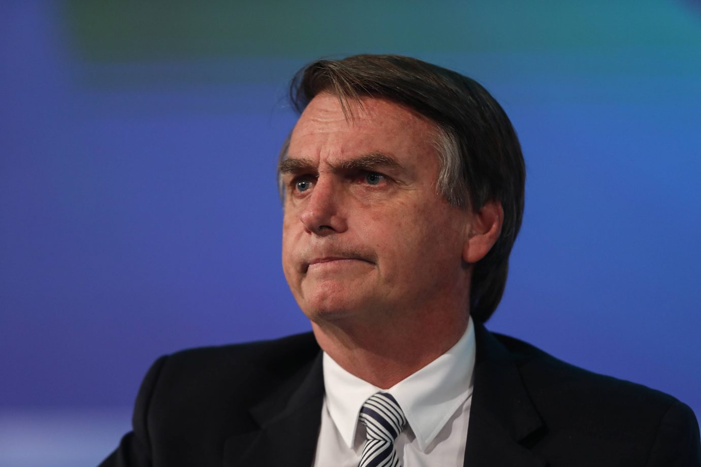 Popularidade de Bolsonaro está em queda em 23 capitais