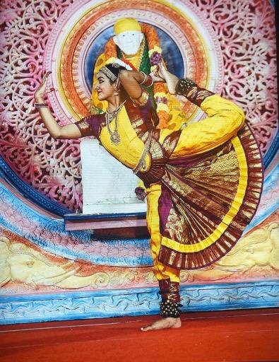 Quando não está estudando ou pesquisando, Anika gosta de praticar Bharatanatyam, uma dança clássica indiana