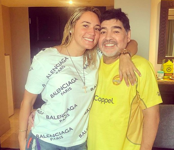 Primeira família de Maradona insinua que ex-mulher seria responsável por morte do jogador