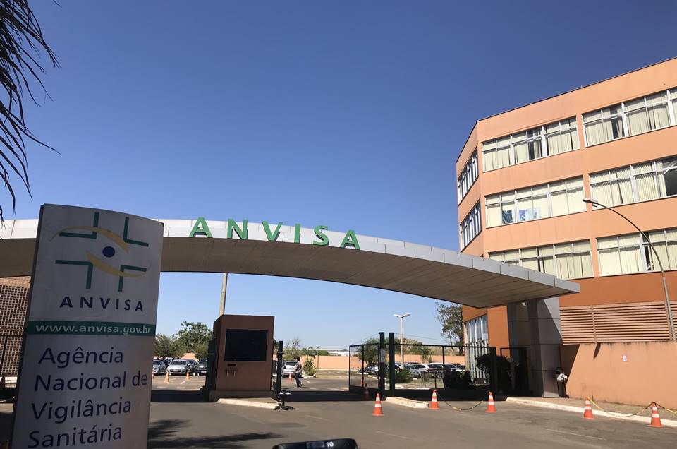 Anvisa aprova uso emergencial de remédio da AstraZeneca contra Covid