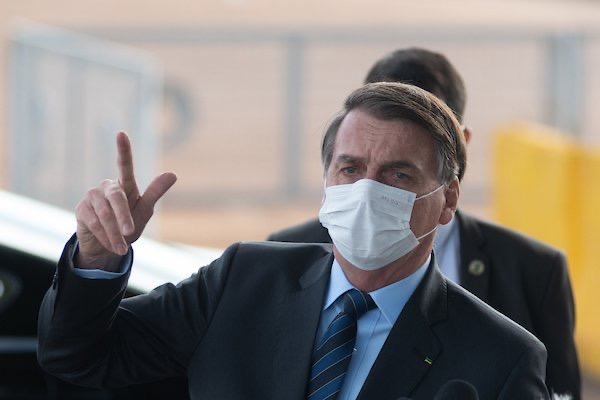 Bolsonaro questiona torturas na ditadura e chama ambientalistas de “xiitas”