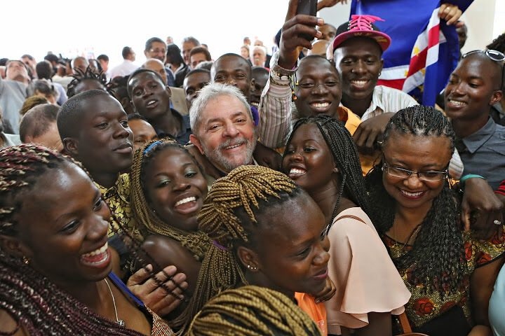 O nome dele é Lula, mas pode chamá-lo de "Década"