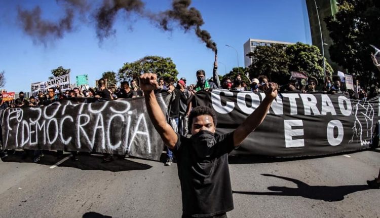 Manifestantes em ato pela democracia realizado em julho em Brasília