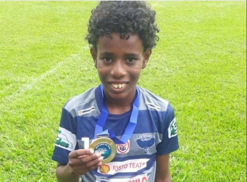 Santos convida garoto de 11 anos vítima de racismo em jogo de futebol para teste em 2021