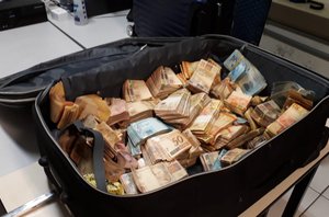 PM estava com mala com mais de R$ 500 mil(G1)