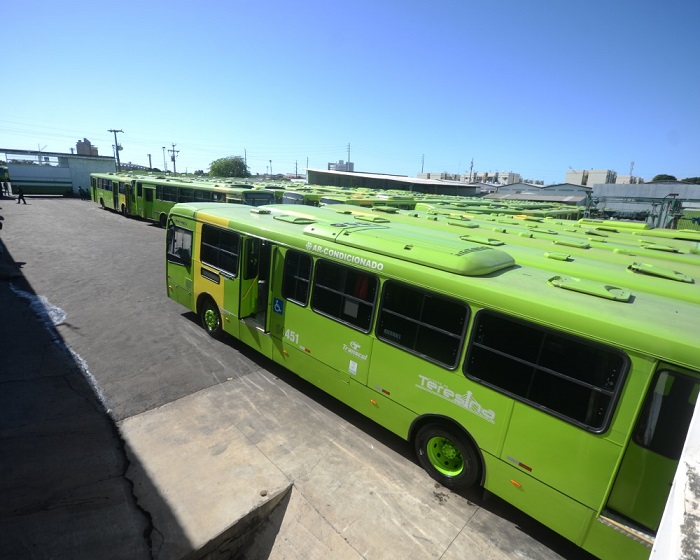 Bolsonaro veta ajuda de R$ 4 bi a setor de transporte público