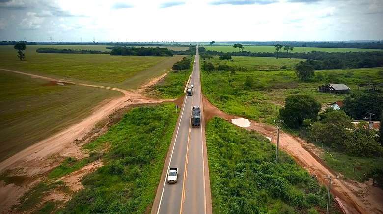 Lula e Dilma construíram, Bolsonaro inaugurou