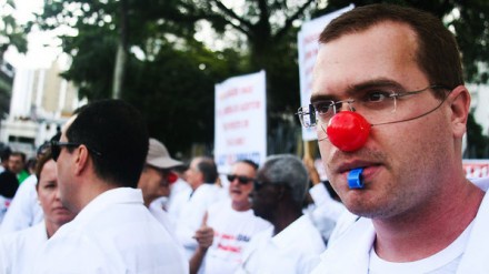 Jovens usados pelo CFM para fazer partidarismo