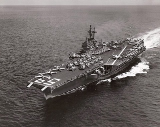 O porta-aviões norte-americano USS Forrestal, que foi enviado ao Brasil em apoio ao golpe de 1964