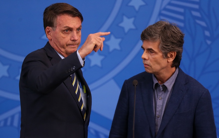 Presidente Jair Bolsonaro nomeou Nelson Teich novo ministro da Saúde, e espera o fim do isolamento