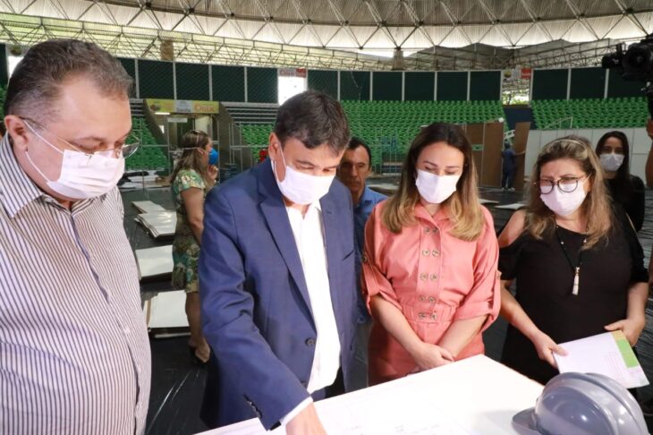 Wellington visita hospitais de campanha em construção na capital