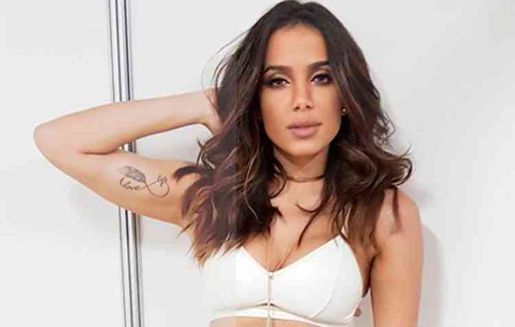 Anitta é internada após turnê internacional