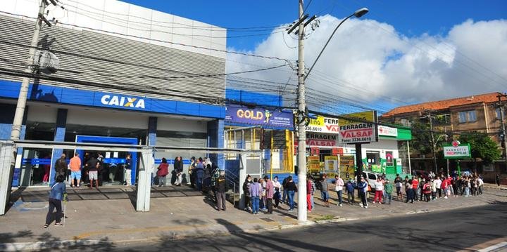 A humilação nas filas da Caixa Econômica Federal