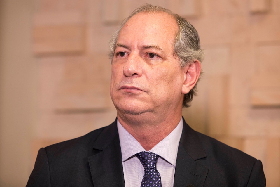 Ciro confirma possibilidade de aliança com PSDB aecista