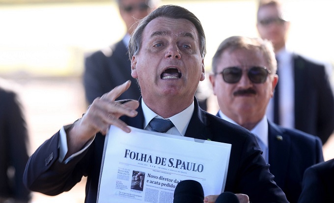 Desesperado, o presidente Jair Bolsonaro culpa a imprensa por seu infortúnio