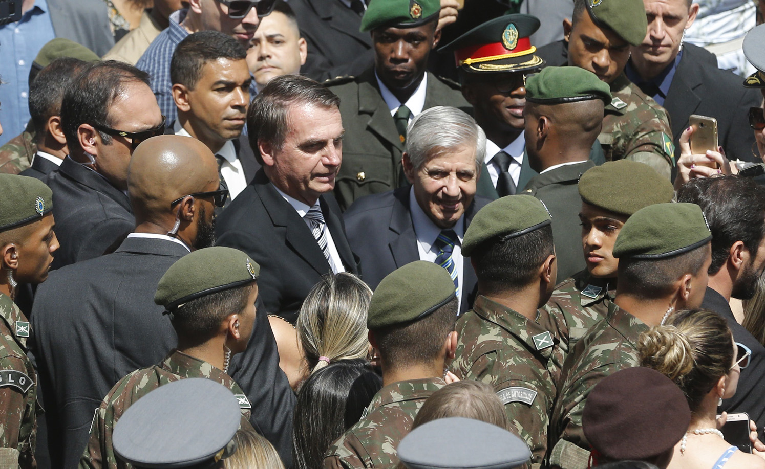 "Salvar os militares", esta é a operação do momento