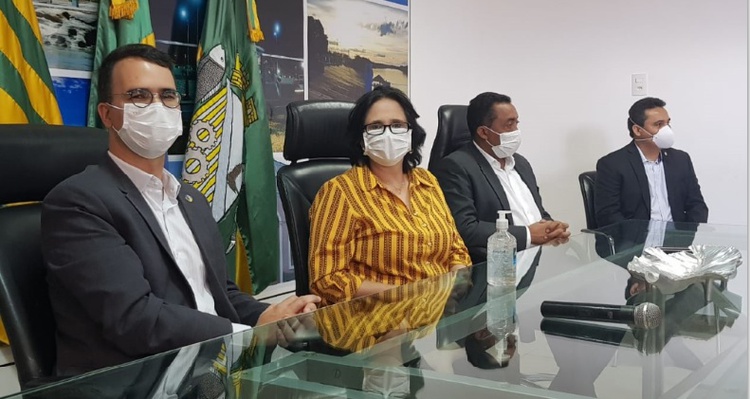 Ministra Damares Alves visitou o Hospital Regional Tibério Nunes