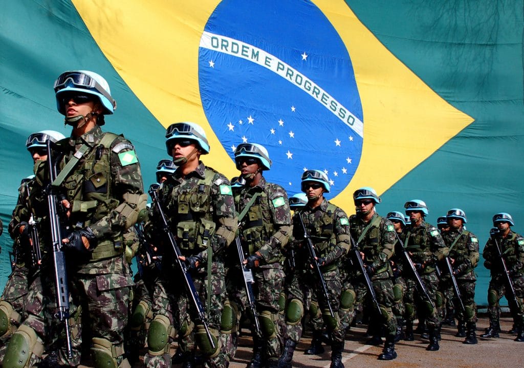 Já pensou num Brasil sem as Forças Armadas e a polícia militar?